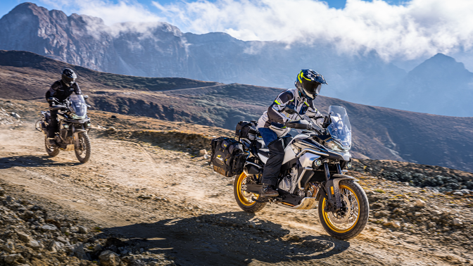 CF Moto 800MT Explorer 2025, ADV Cao Cấp Nhất, Chính Hãng, Giá Tốt