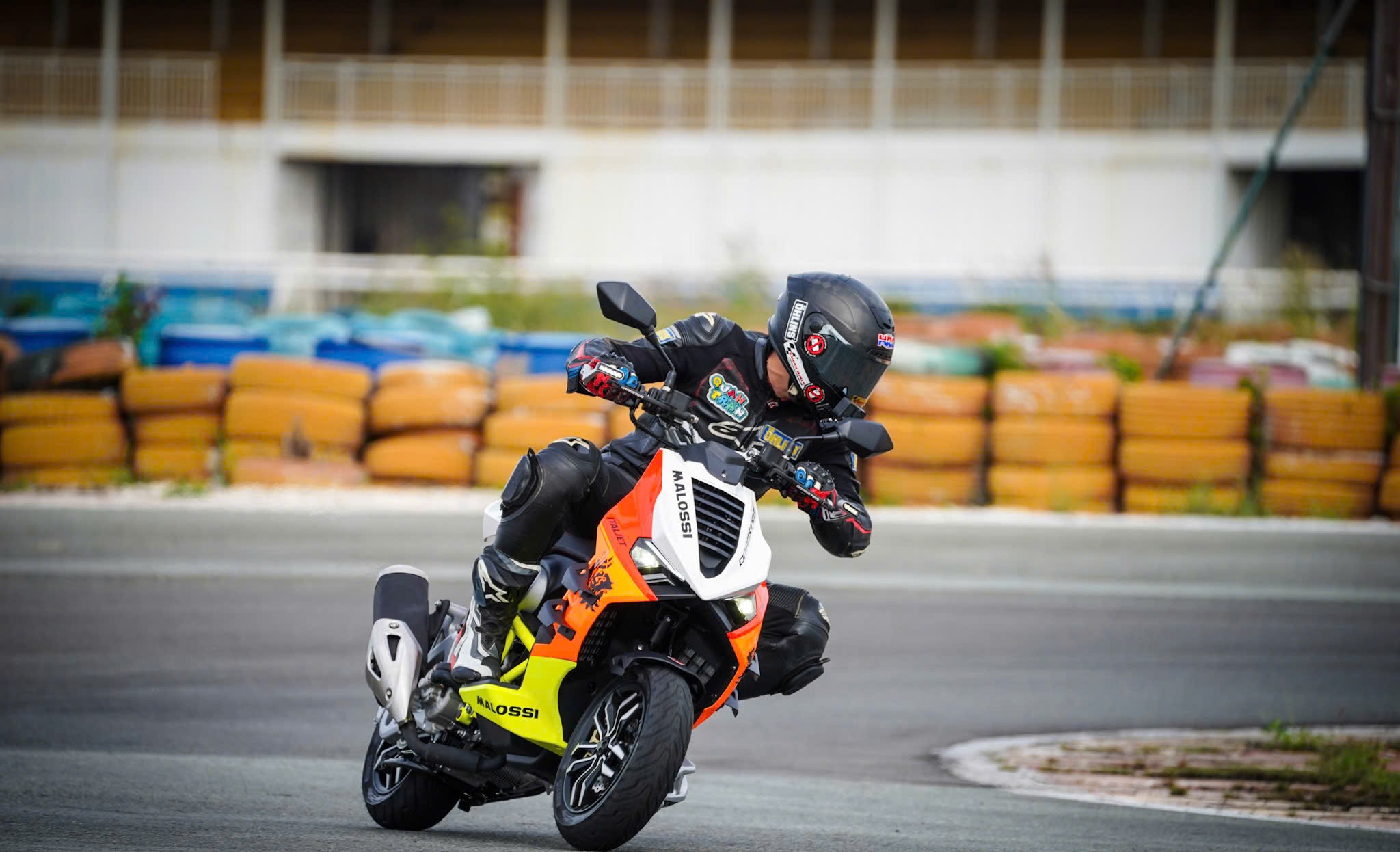 Italjet Dragster 300 Malossi được trang bị hệ thống làm mát bằng nước hiện đại