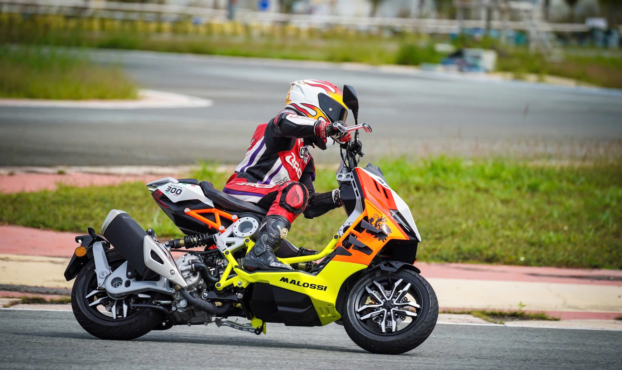 Italjet Dragster 300 Malossi, Xe Tay Ga Đua Nội Thành Thương Hiệu Italy