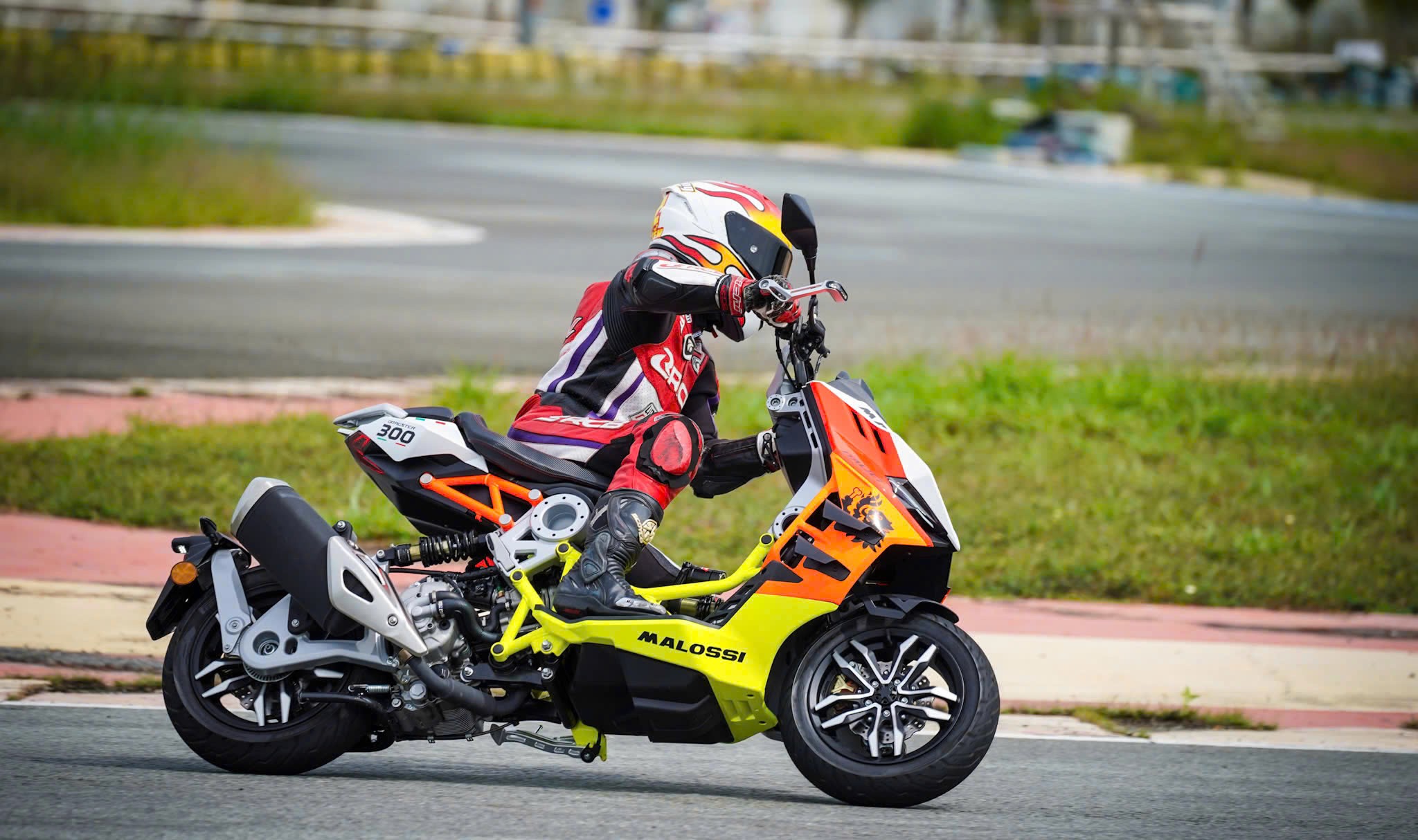 Italjet Dragster 300 Malossi, Xe Tay Ga Đua Nội Thành Thương Hiệu Italy