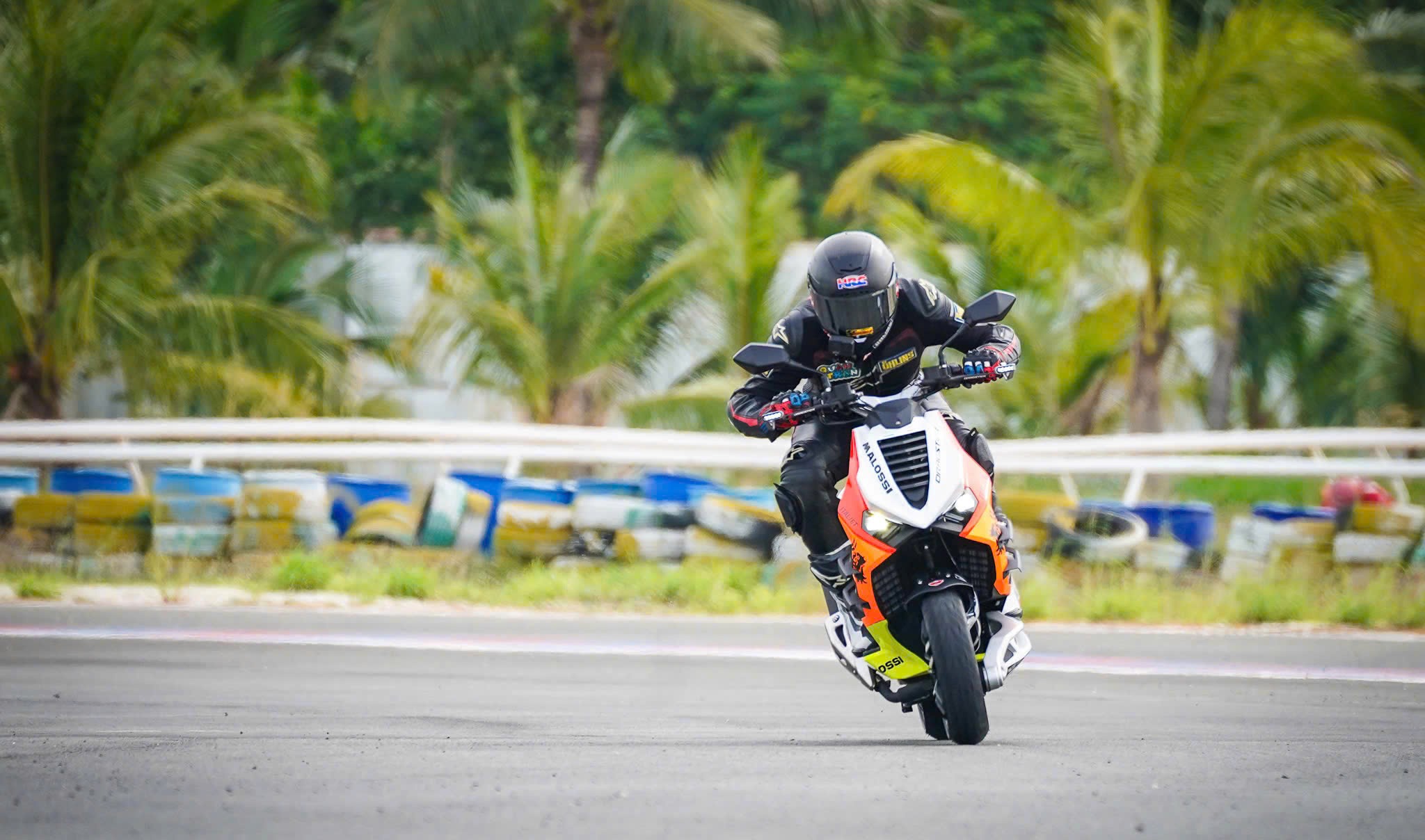 taljet Dragster 300 Malossi sở hữu hình dáng thể thao cực kỳ ấn tượng
