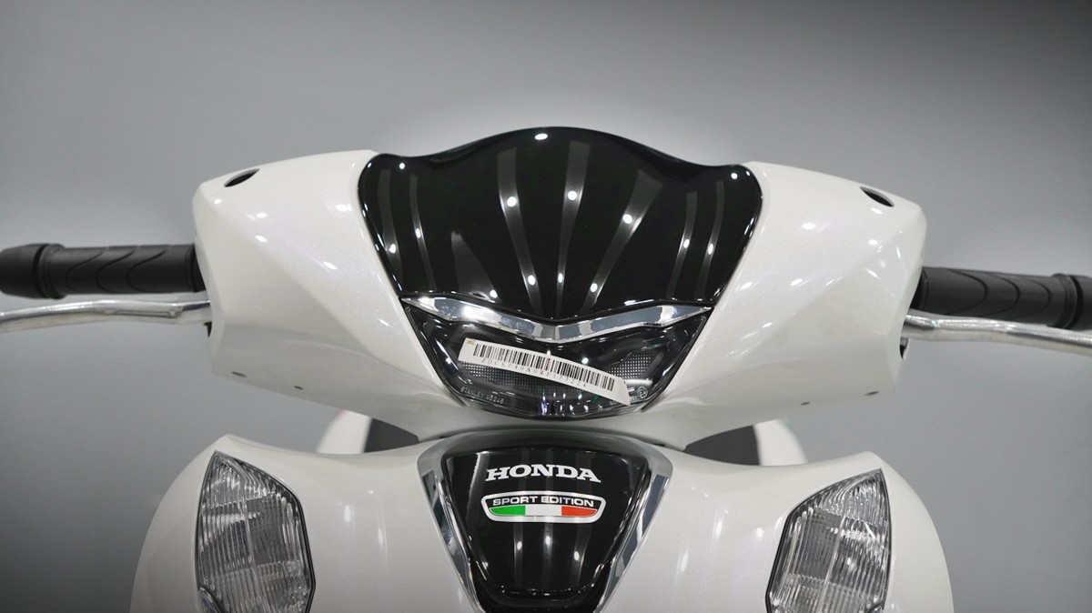 Honda SH150 trắng pha lê nhập Ý – Đỉnh cao sang trọng Made in Italia