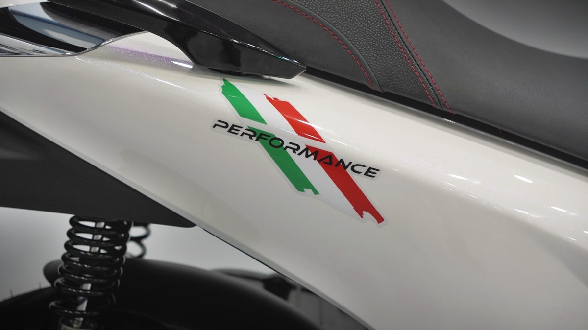 Honda SH150 trắng pha lê nhập Ý – Đỉnh cao sang trọng Made in Italia