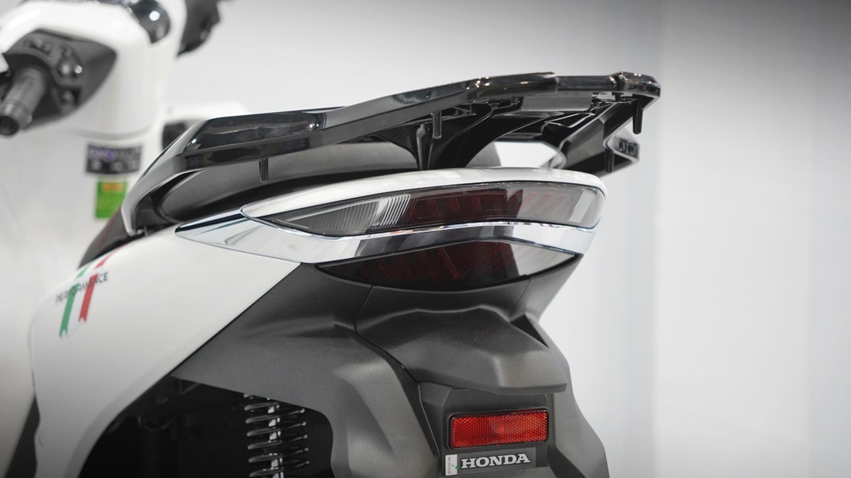 Honda SH150 trắng pha lê nhập Ý – Đỉnh cao sang trọng Made in Italia