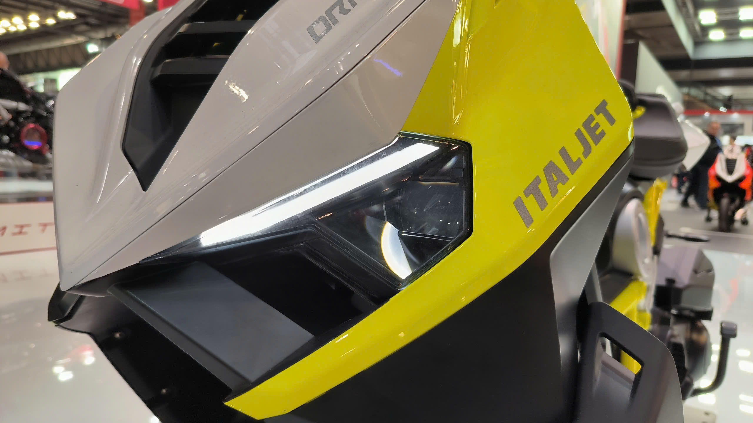 Italjet Dragster 300, Xe Tay Ga Thể Thao Thương Hiệu Từ Italy