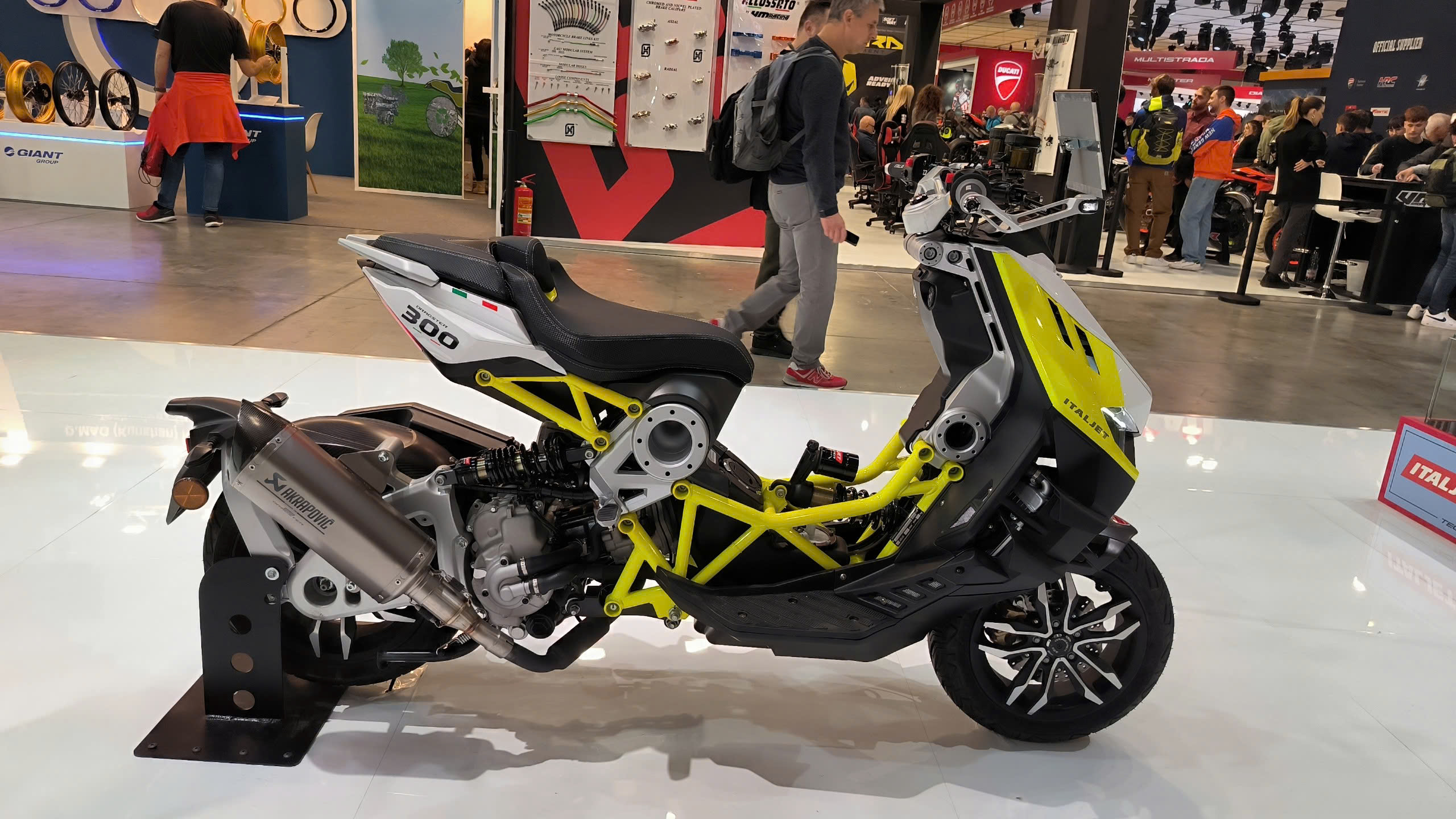 Italjet Dragster 300, Xe Tay Ga Thể Thao Thương Hiệu Từ Italy