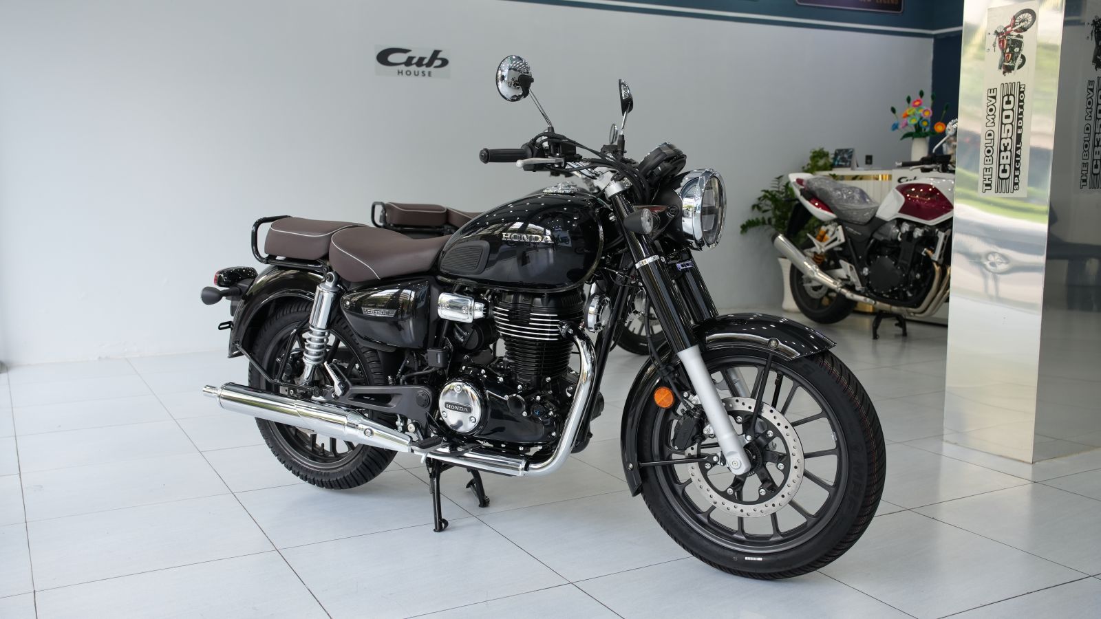 Honda CB350C Pro màu đen bóng