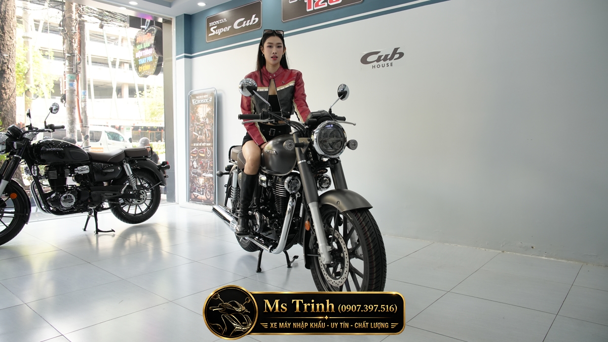 Honda CB350C Pro 2026 kết hợp cùng phong cách thời trang cá tính đầy nổi bật