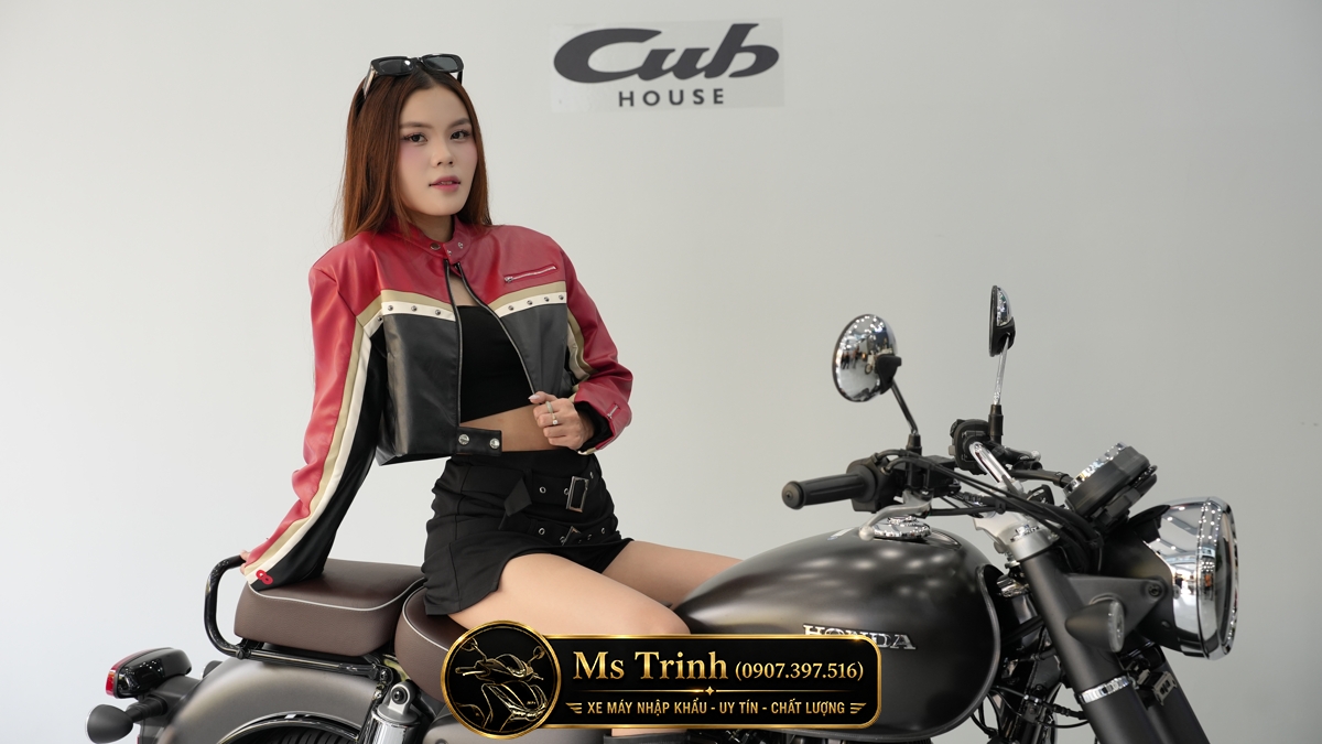 Honda CB350C Pro 2026 nổi bật trong không gian Cub House phong cách hiện đại