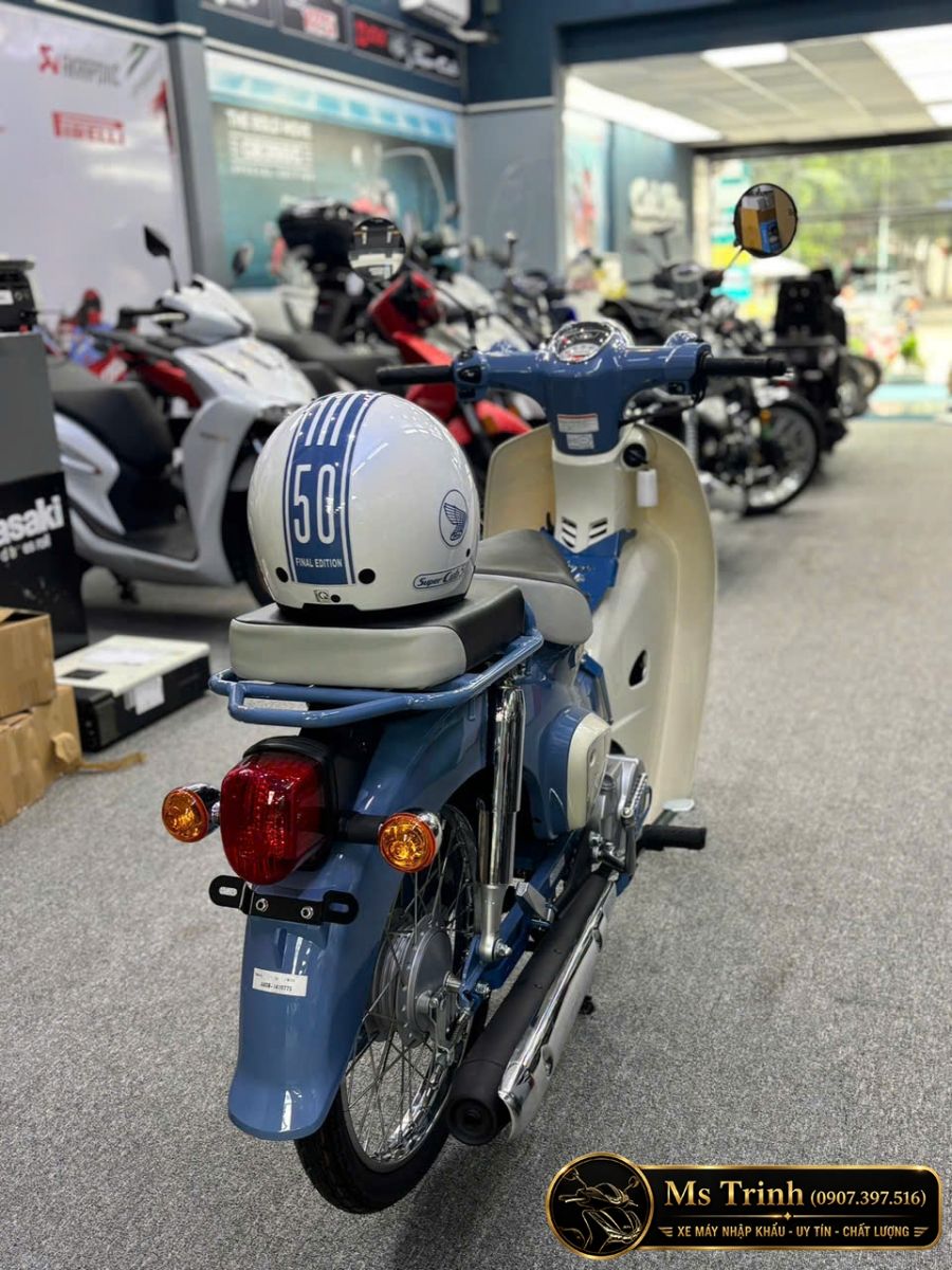 Honda Super Cub 50 Final Edition Bonnie Blue trang bị yên sau