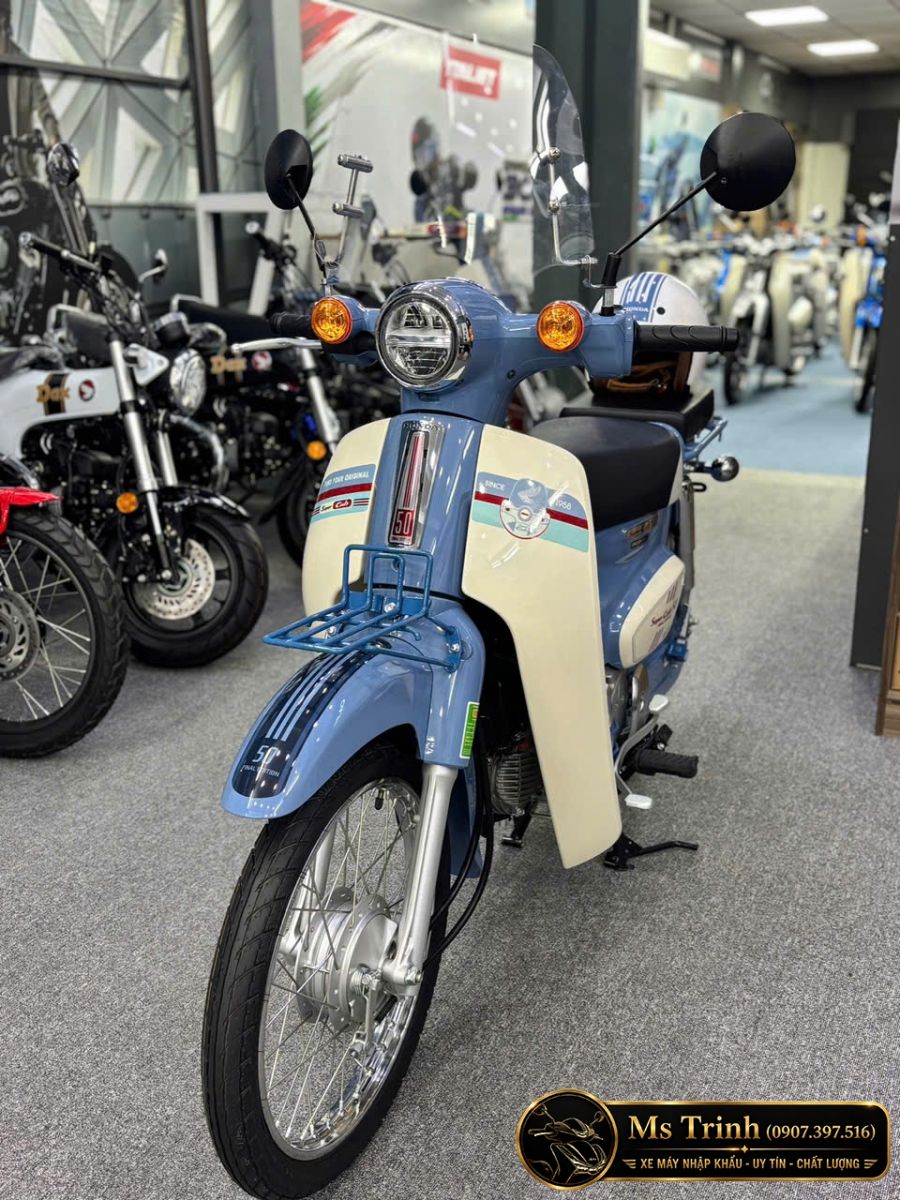 Super Cub 50 Final Edition Custom nhập Nhật với kính chắn gió