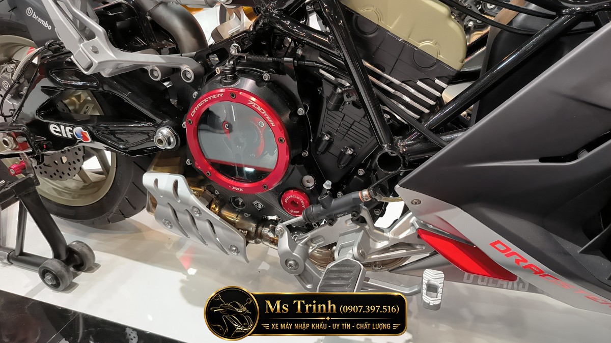 Moto trong vỏ bọc tay ga Italjet Dragster 700 Twin