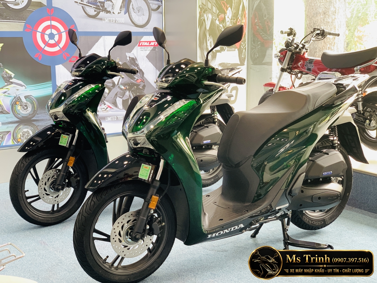 Honda SH150 Vetro Green xanh lục bảo trưng bày tại showroom