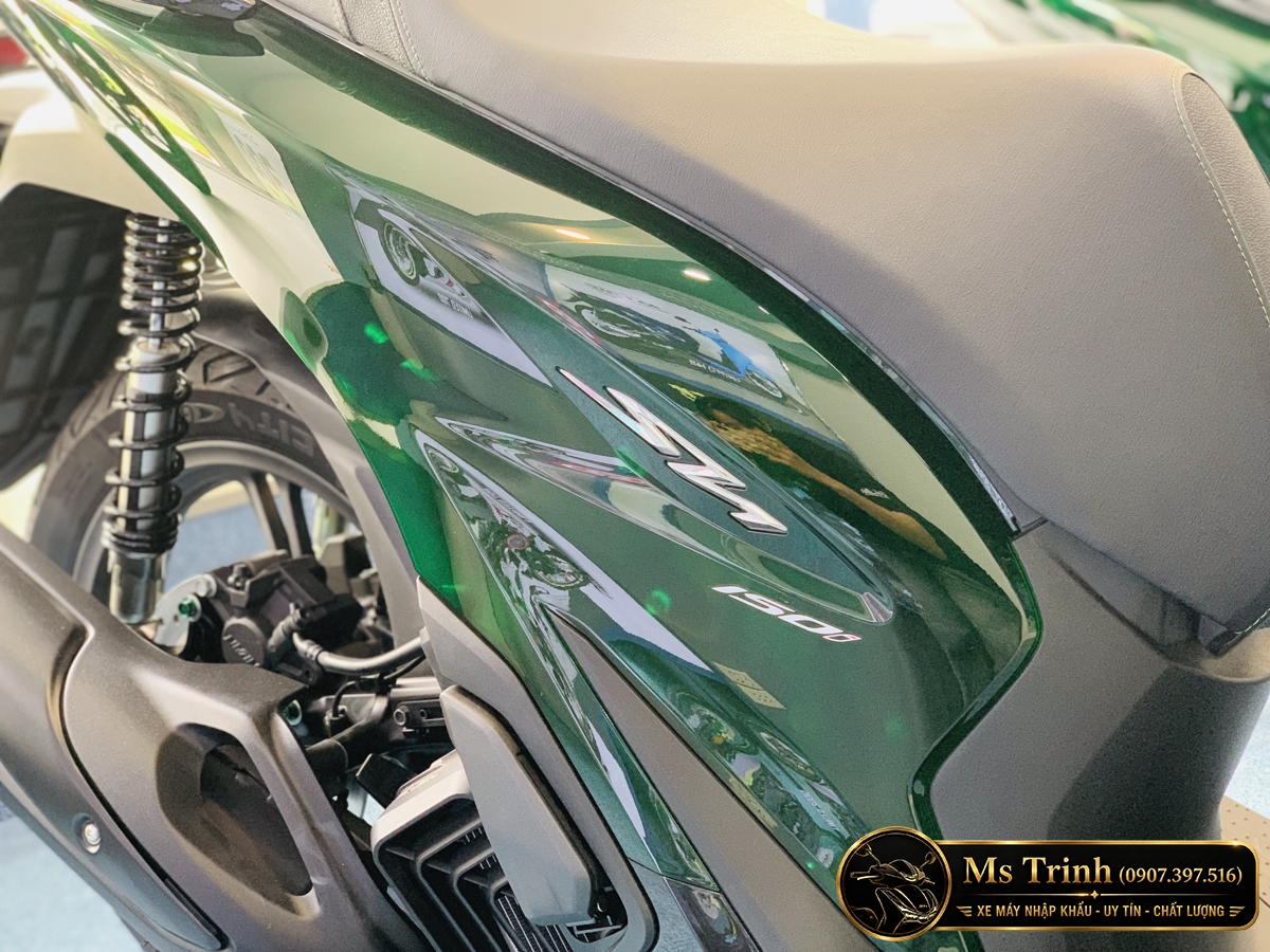 Tem SH150 trên thân xe Honda SH150 Vetro Green xanh lục bảo