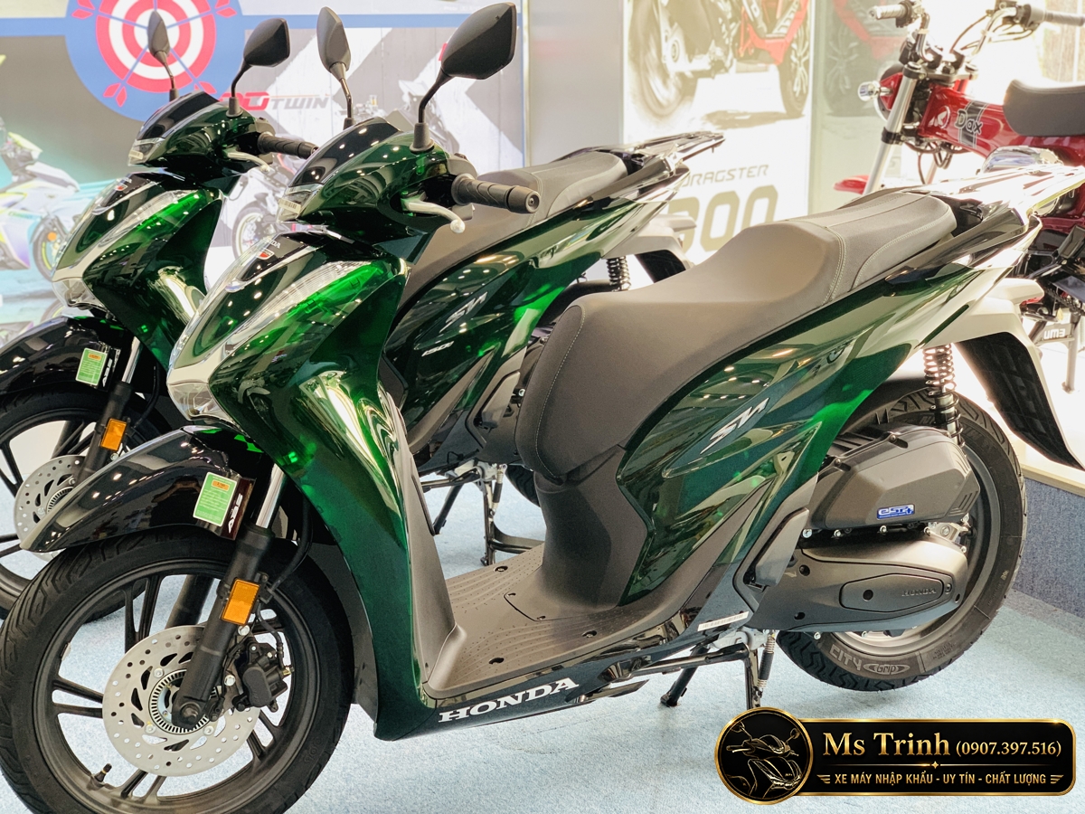 Toàn cảnh Honda SH150 Vetro Green xanh lục bảo tại showroom