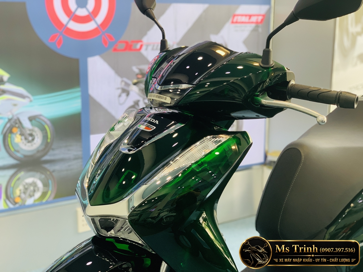 Cận cảnh đầu xe Honda SH150 Vetro Green màu xanh lục bảo