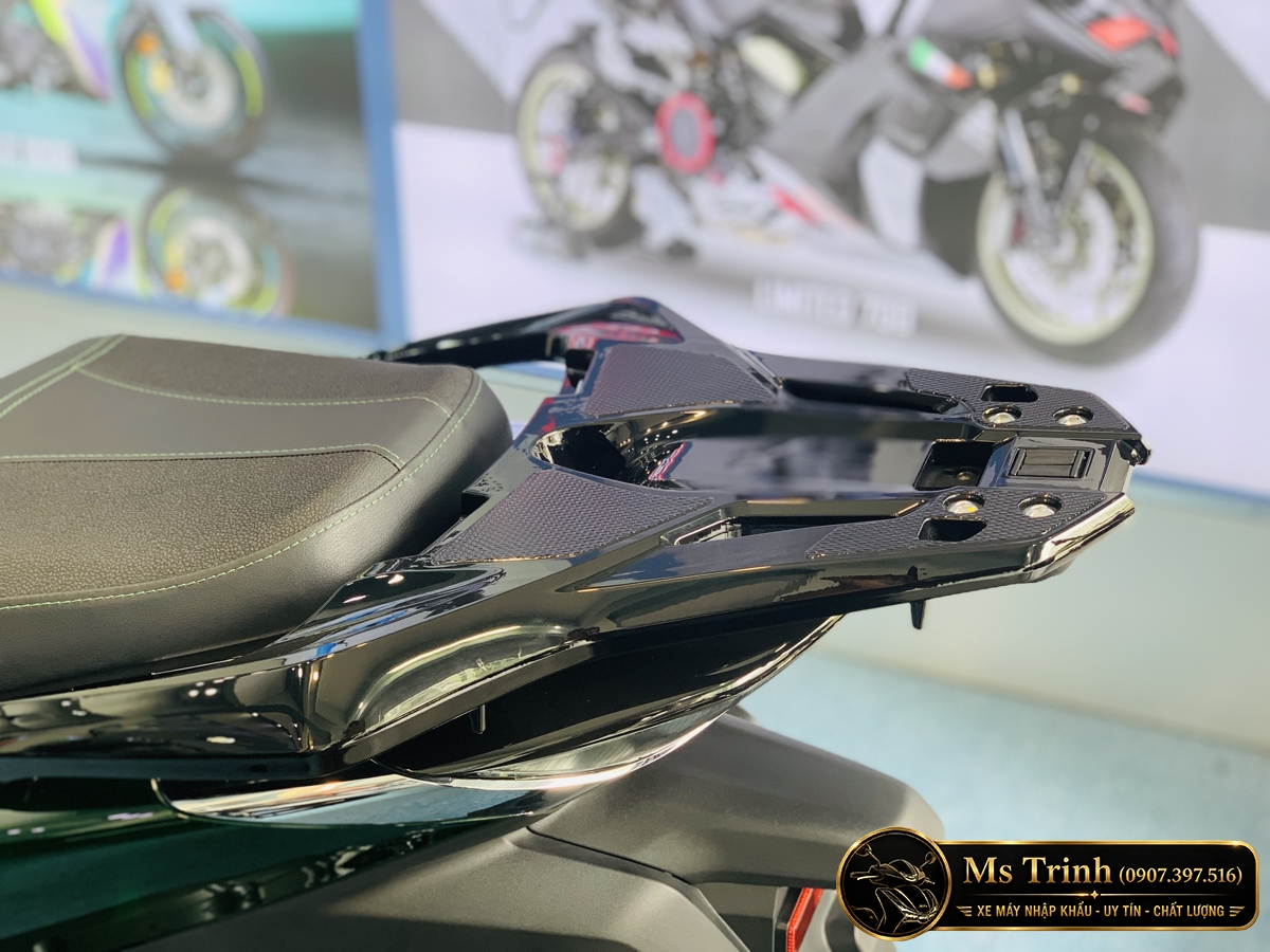 Baga sau Honda SH150 Vetro Green thiết kế liền thân xe