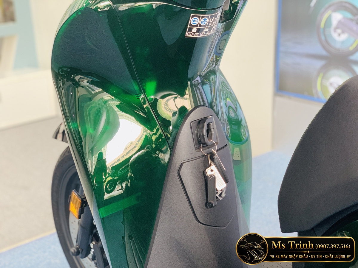 Khu vực móc treo đồ Honda SH150 Vetro Green nhập khẩu
